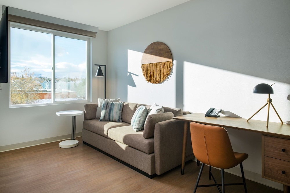Element Reno Experience District 32/50