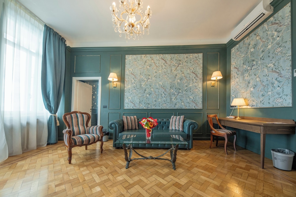 Grand Hotel and Des Anglais 47/62