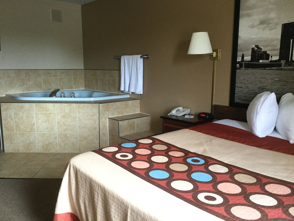 Super 8 by Wyndham Imlay City 8/27