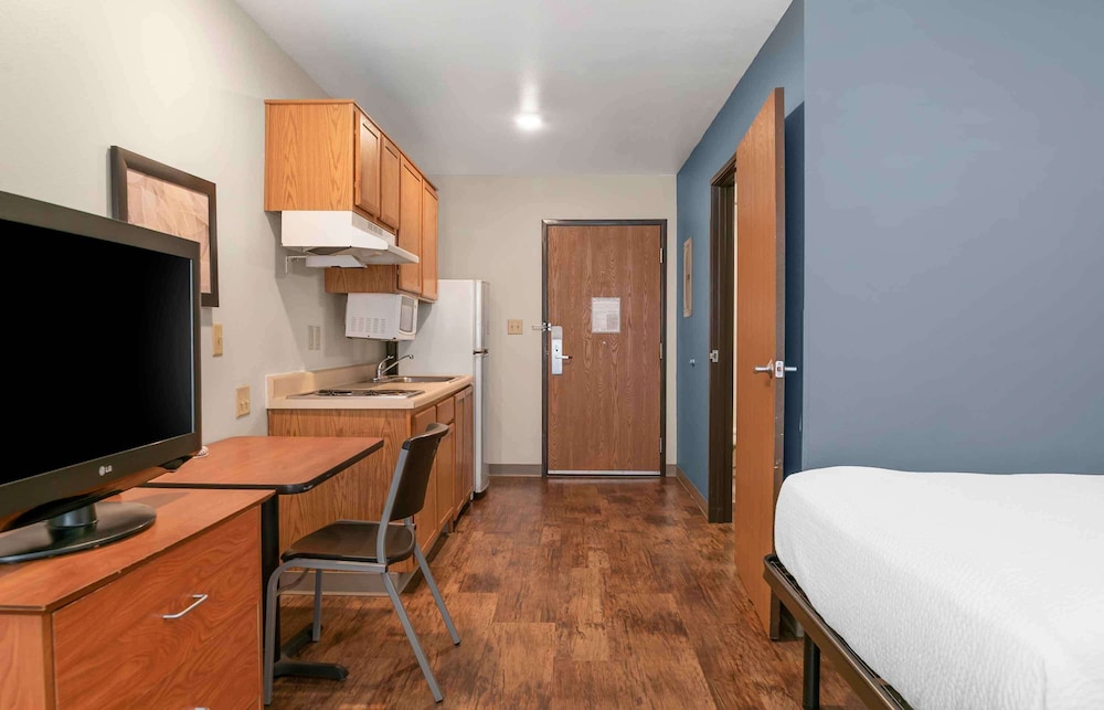 Extended Stay America Select Suites - Kalamazoo - West 35/43
