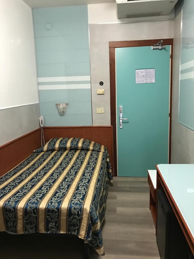 Hotel Colombo 10/50