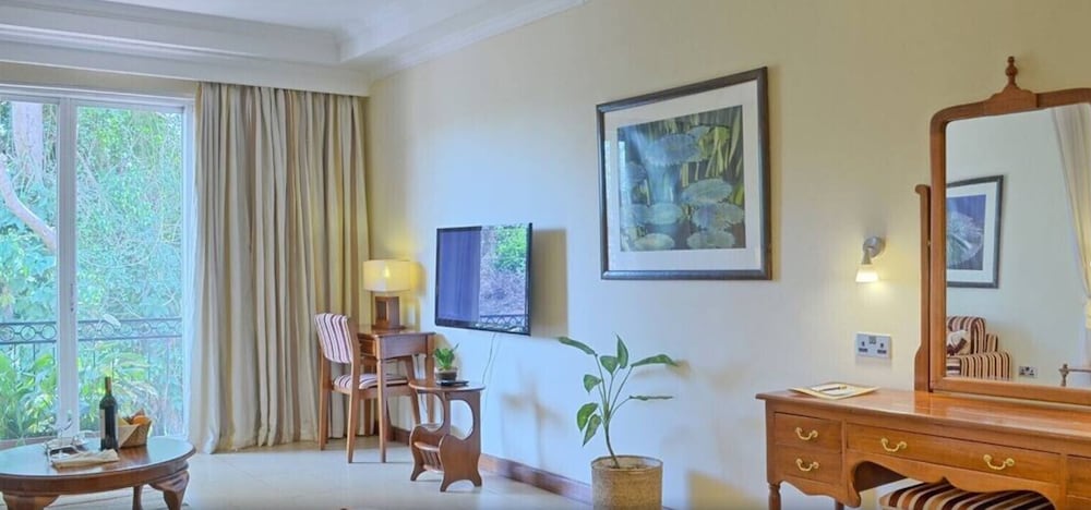 Sovereign Hotel 34/50
