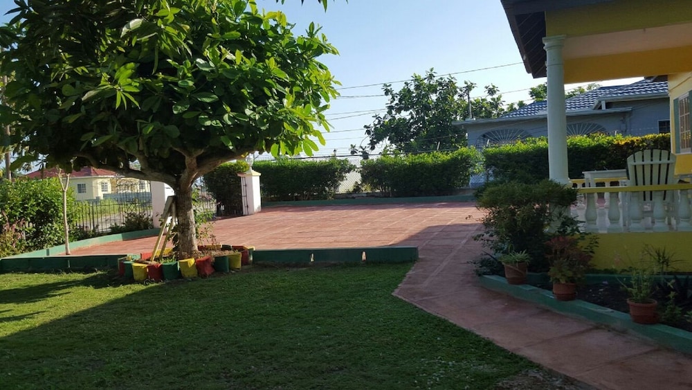 Ocho Rios Cinnamon Villas 8/13