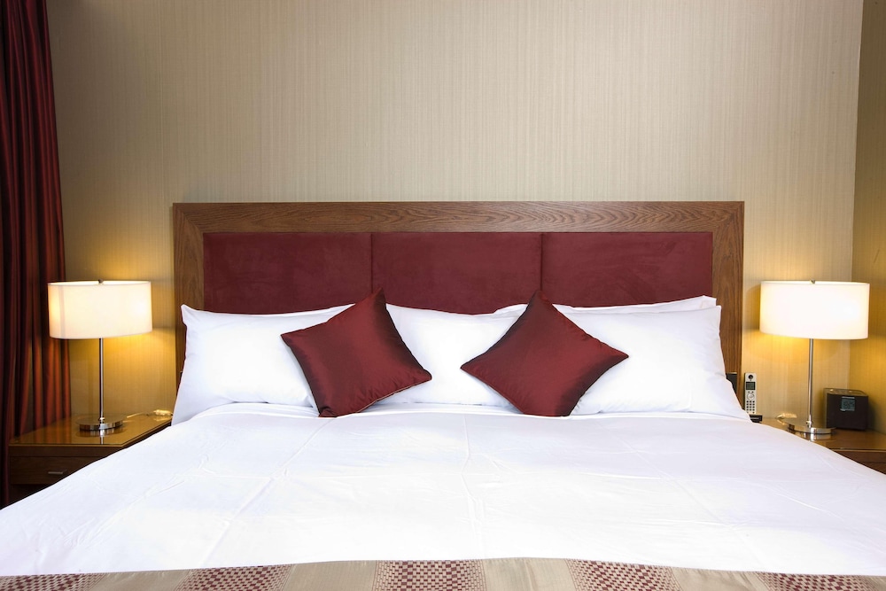 EXECUTIVE, SUITE
