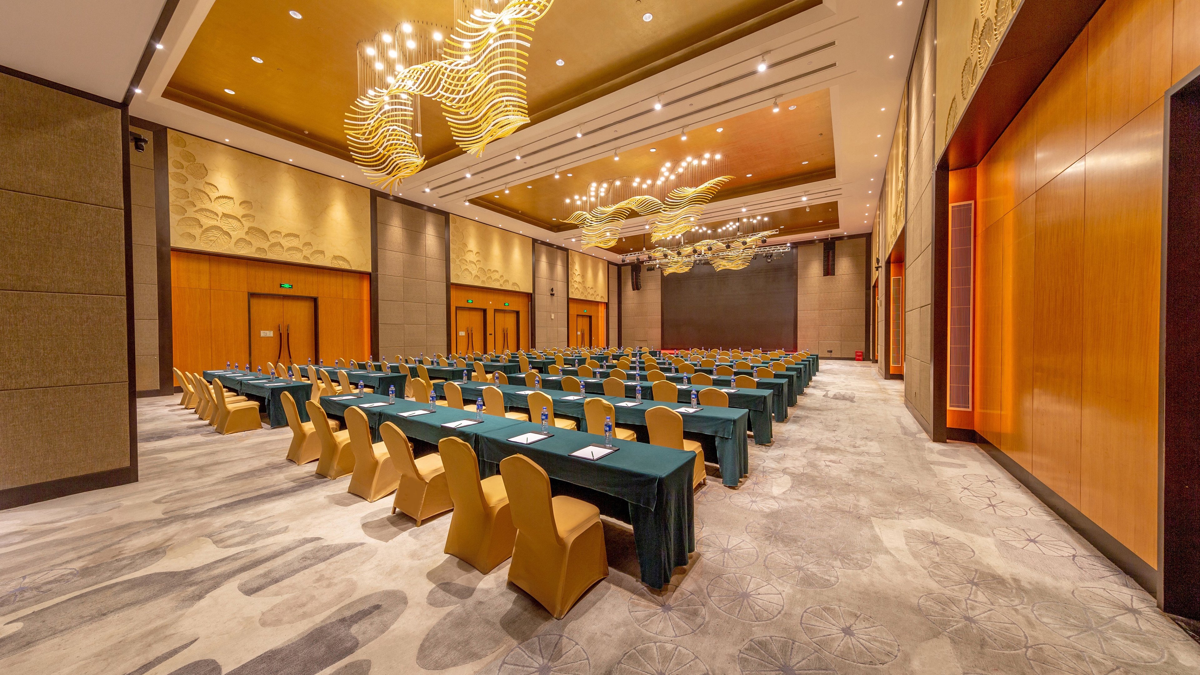 HOLIDAY INN NANJING XUANWU LAKE 56/77