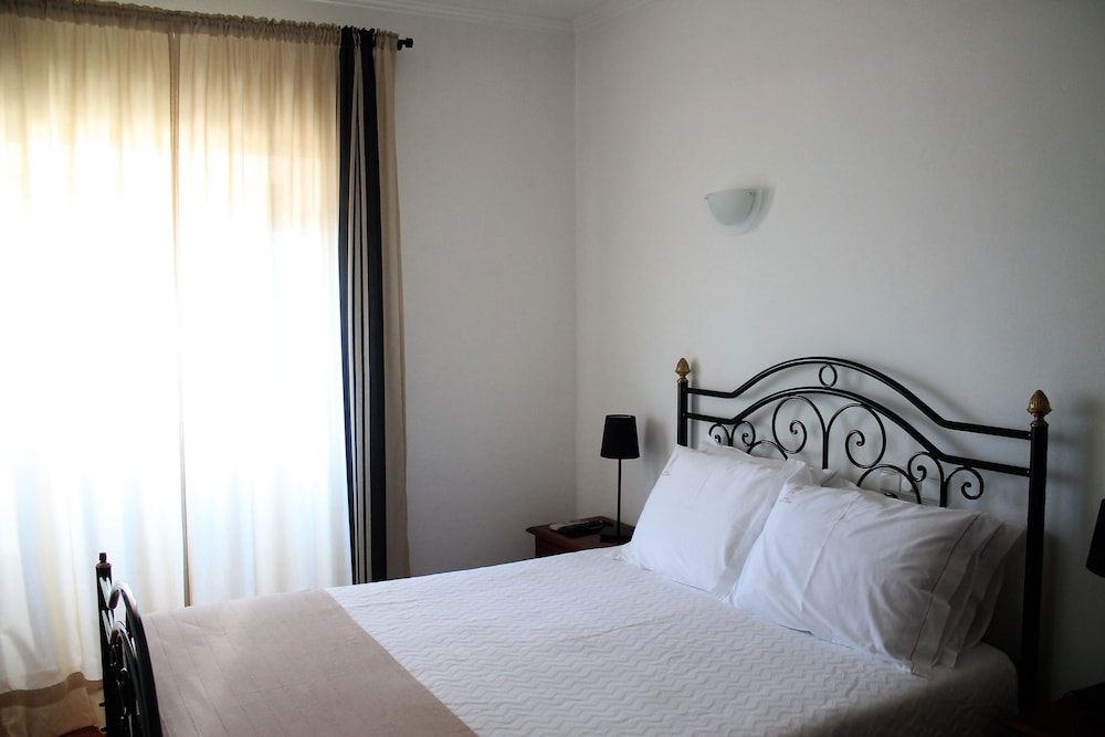 ROOM, DOUBLE BED