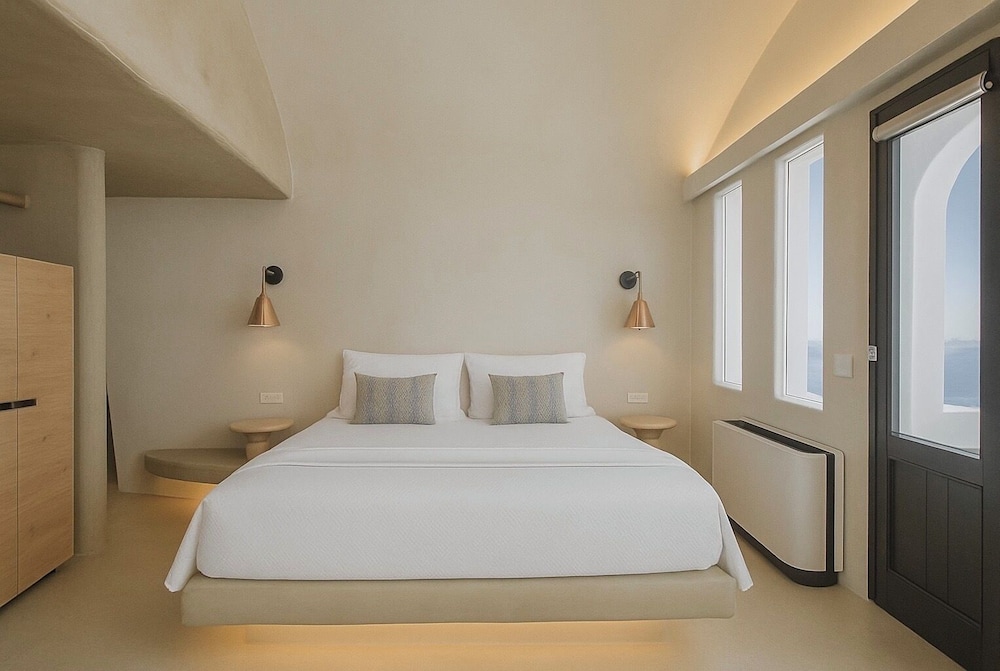 Deluxe, Suite, King Bed, Sea View, Outdoor Pool