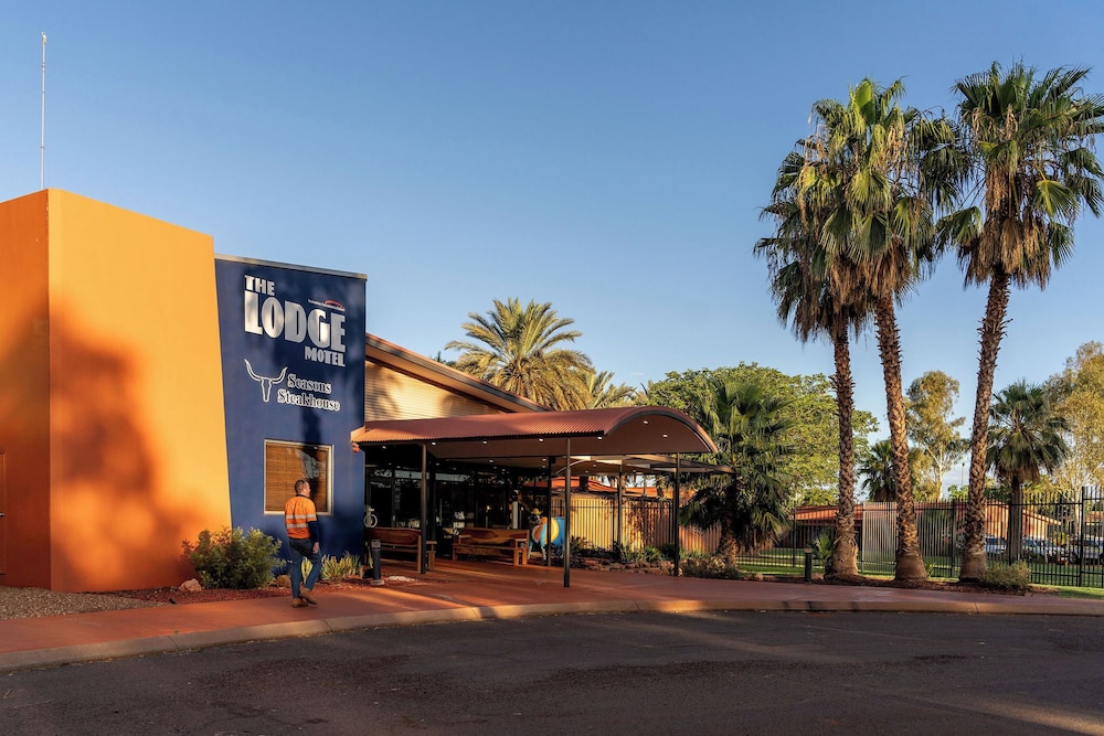 SEASONS HOTEL NEWMAN 2/44