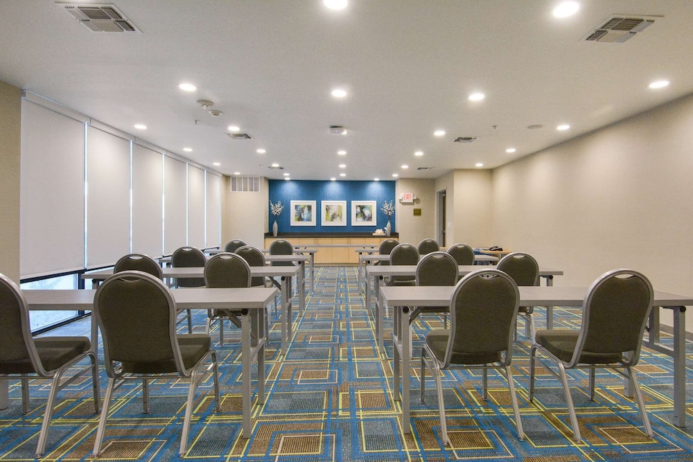 Home2 Suites By Hilton Irving / Dfw Airport North 54/63
