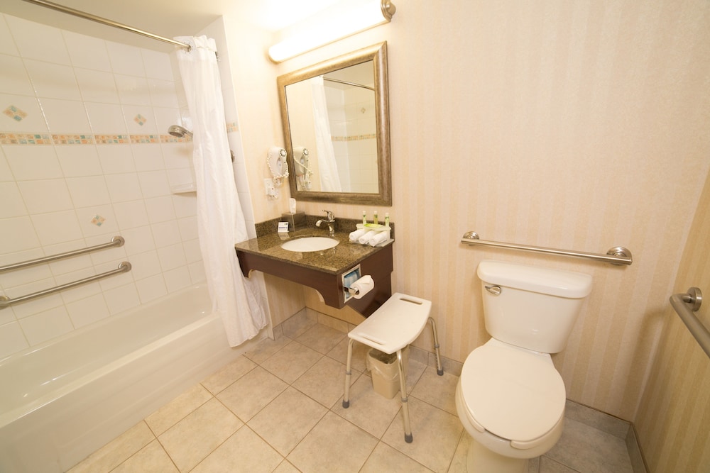 Holiday Inn Express Suites Slave Lake 25/69