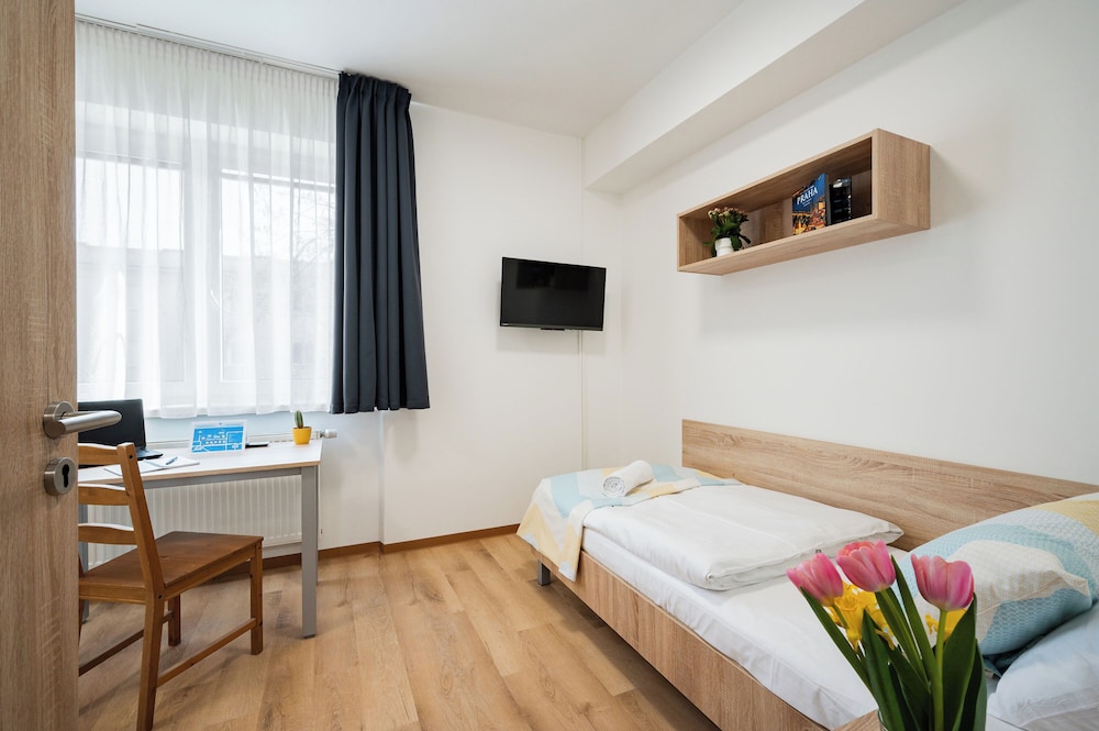 University Hotel 14/50