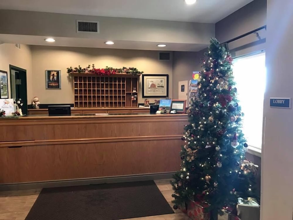 Lancaster Inn and Suites 9/64