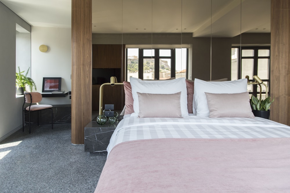 Perianth Hotel 33/61