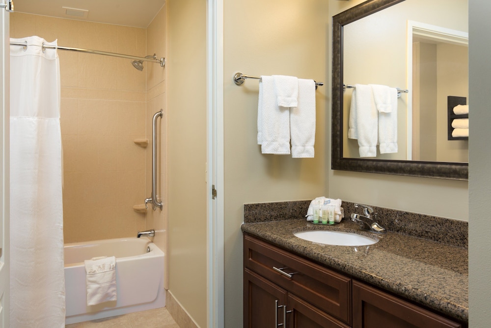 Staybridge Suites Toledo - Maumee 23/72