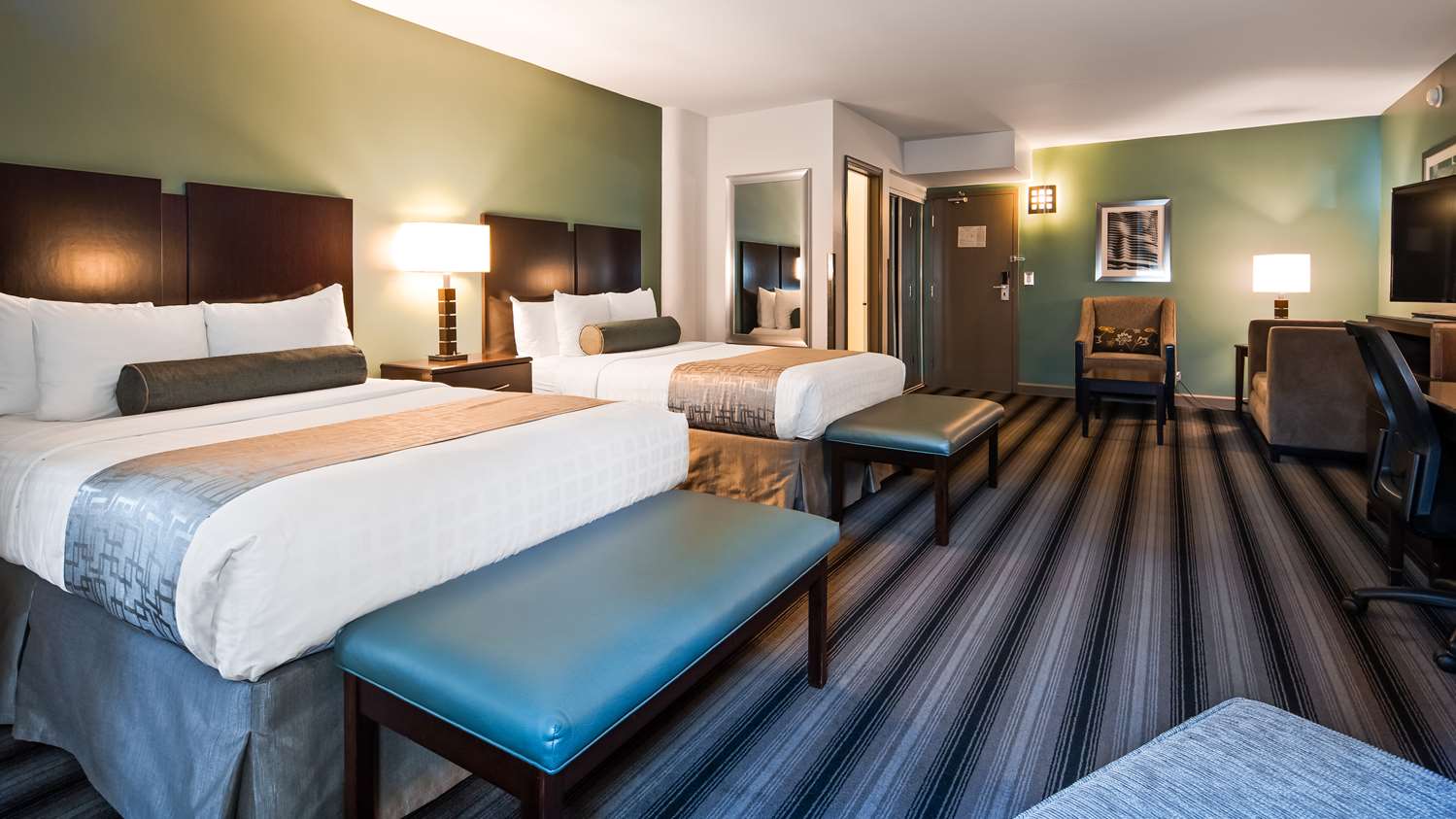 جناح بريميوم بسريرين مزدوجين مع أريكة، Best Western River North Hotel 2/5