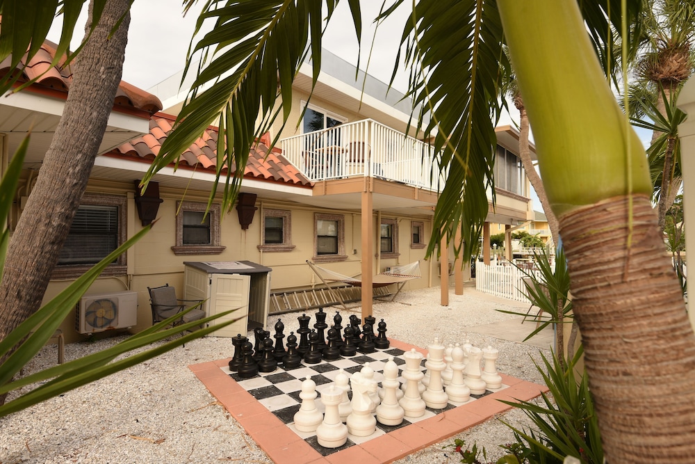 Bay Palms Waterfront Resort - Hotel and Marina 64/70