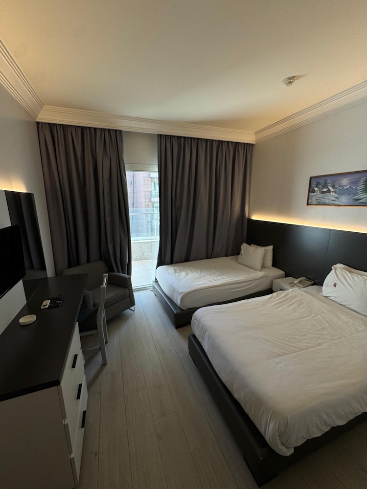 1 BEDROOM, SUPERIOR, STUDIO