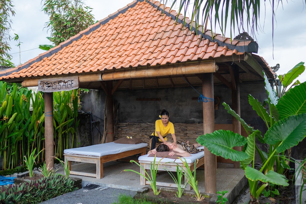 West Break Bali Medewi 1/39