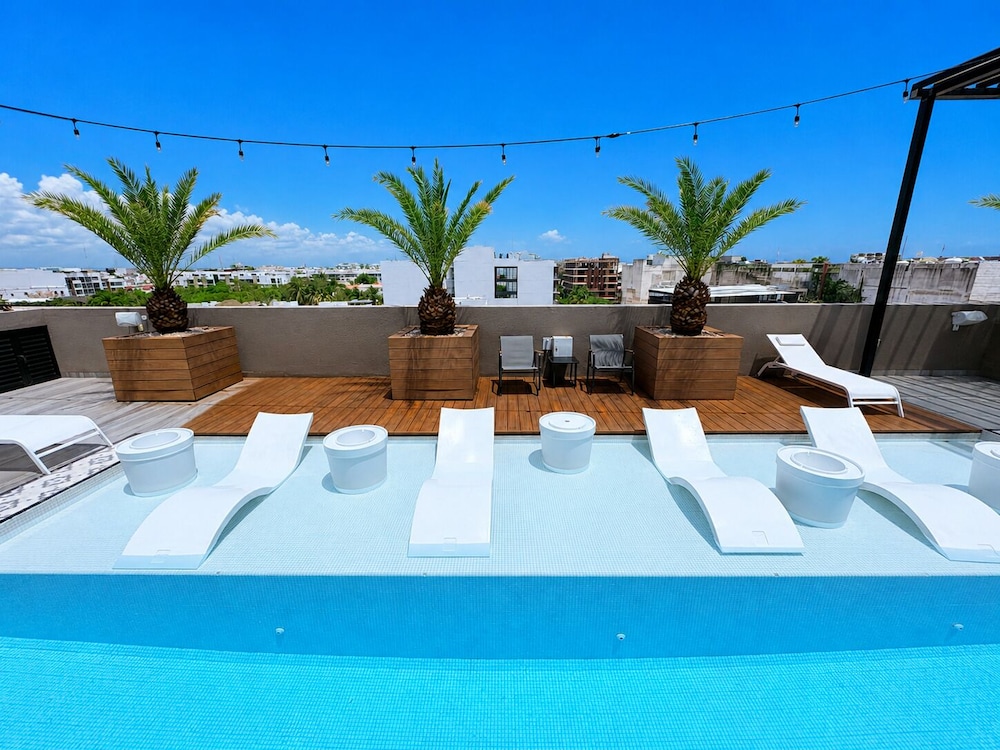 Marquee Playa Hotel 54/76