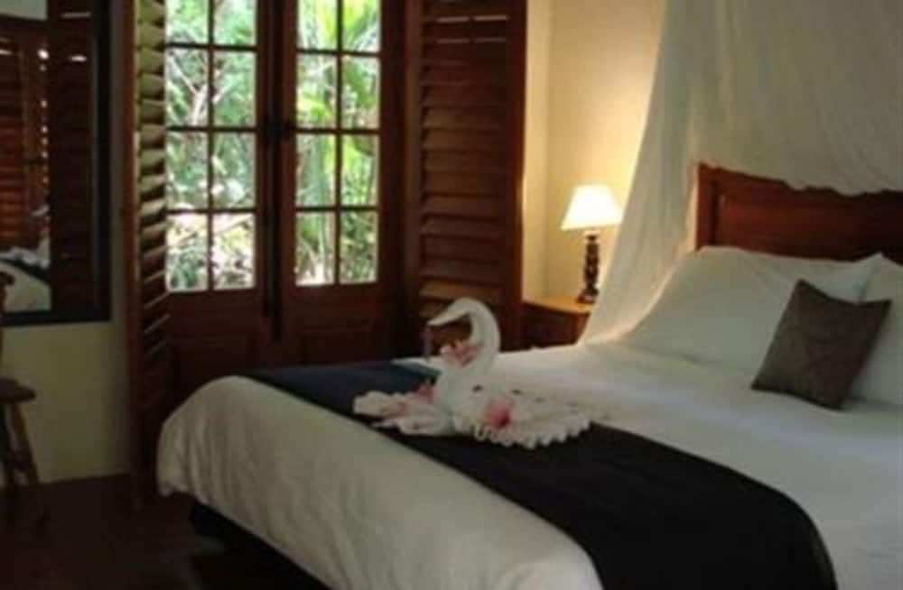 The Falls Resort at Manuel Antonio 24/70