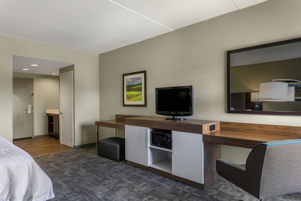 HAMPTON INN BEDFORD 21/52