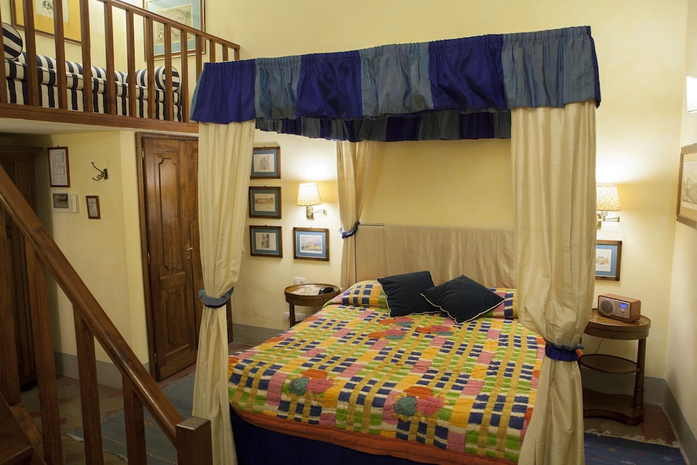 EXECUTIVE, DOUBLE OR TWIN BED