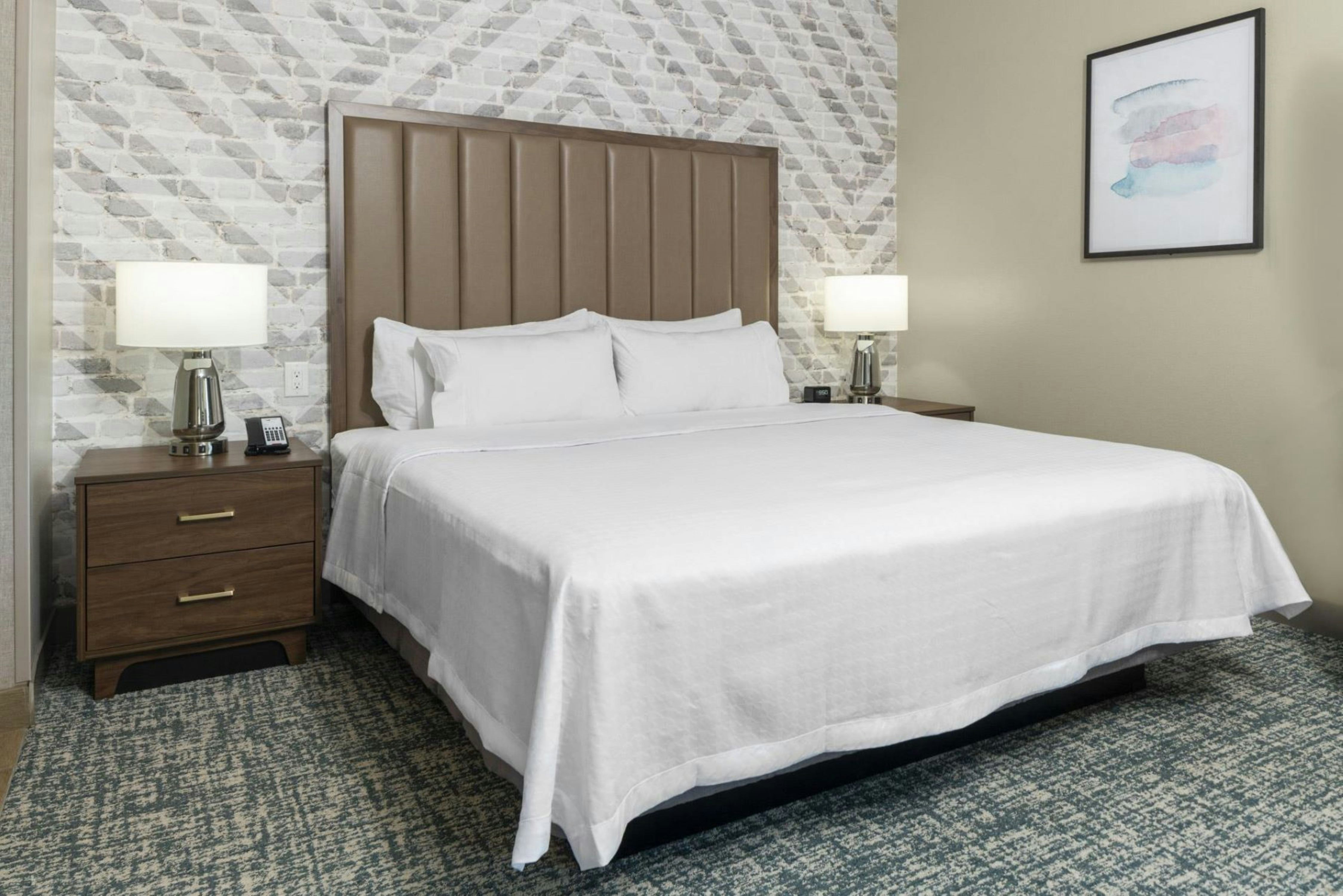 STUDIO, KING BED, ACCESSIBLE