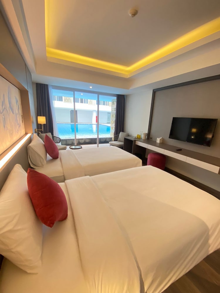 Sunday Hotel Arshika Sunset Road 18/60