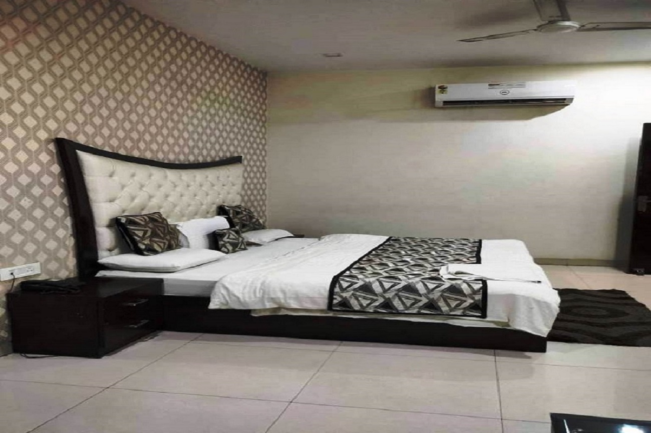 Hotel Mandakini Lush 11/28