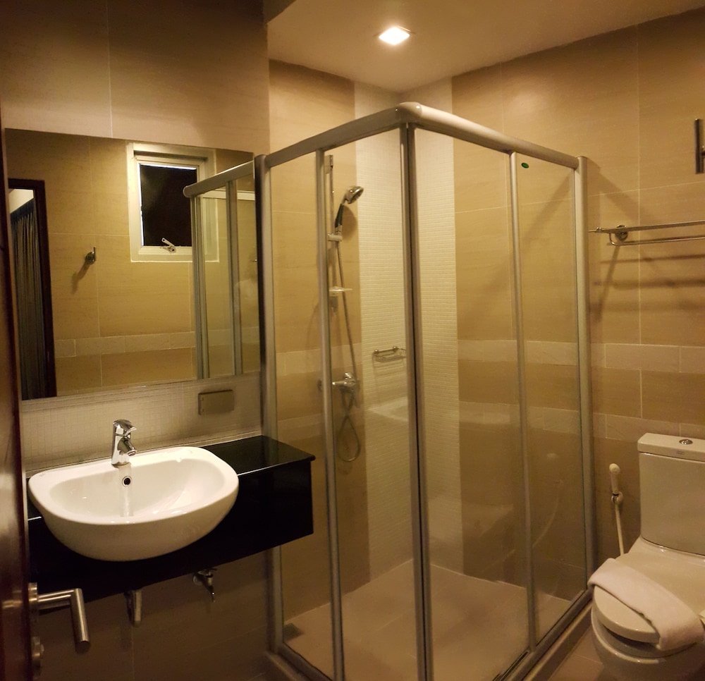 April Suites 10/64