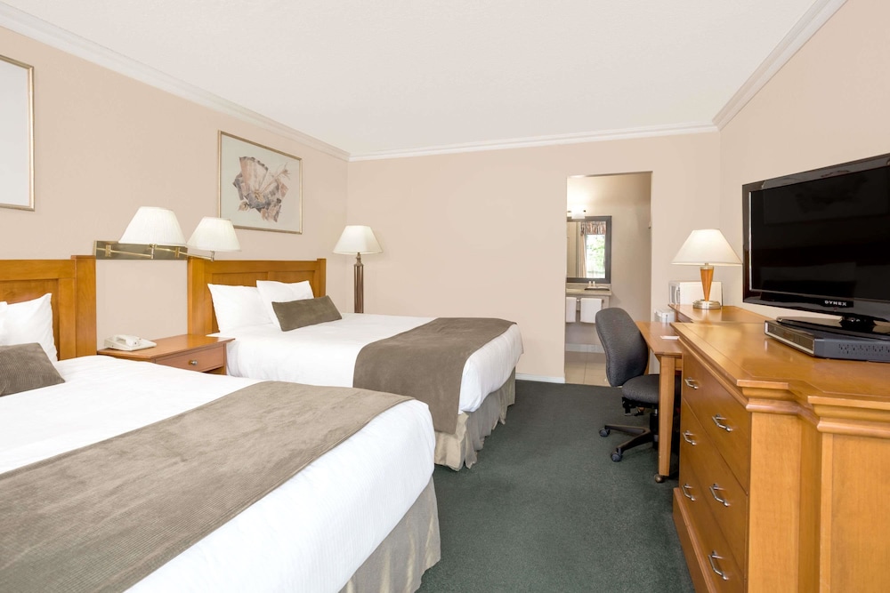 Howard Johnson By Wyndham Downtown Kamloops 13/33