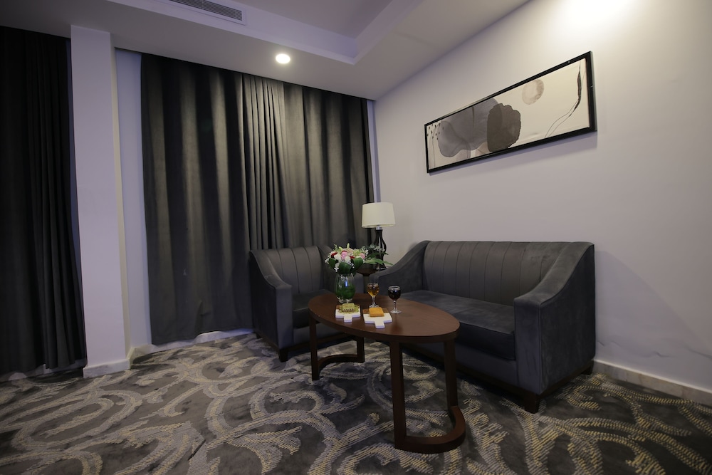 Laten Suites Al Salim Plaza 42/55