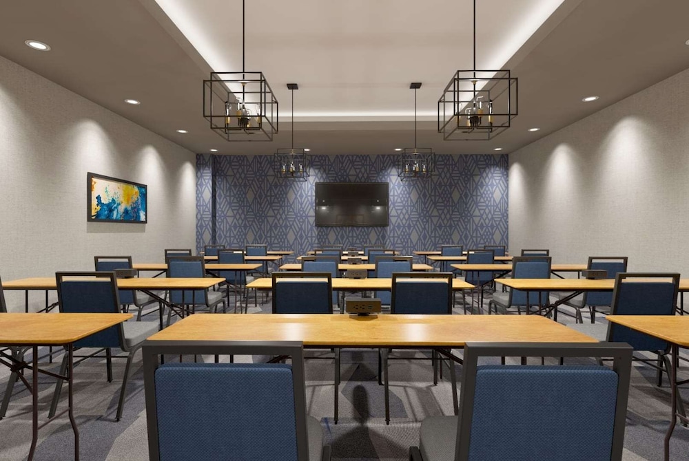 La Quinta Inn & Suites by Wyndham Littleton 30/34