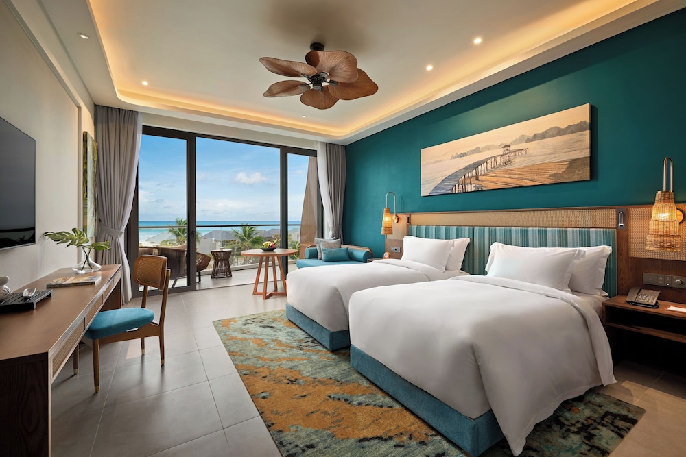 Room, Twin Beds, Bay View
