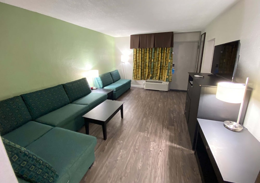 Lx Hotel A Travelodge By Wyndham 45/70