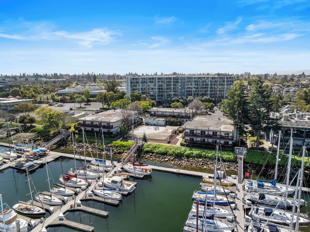 Marina Village Inn 5/50