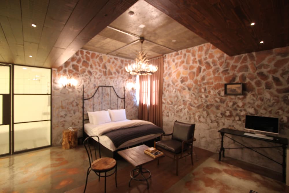 February Hotel Sungseo 32/67