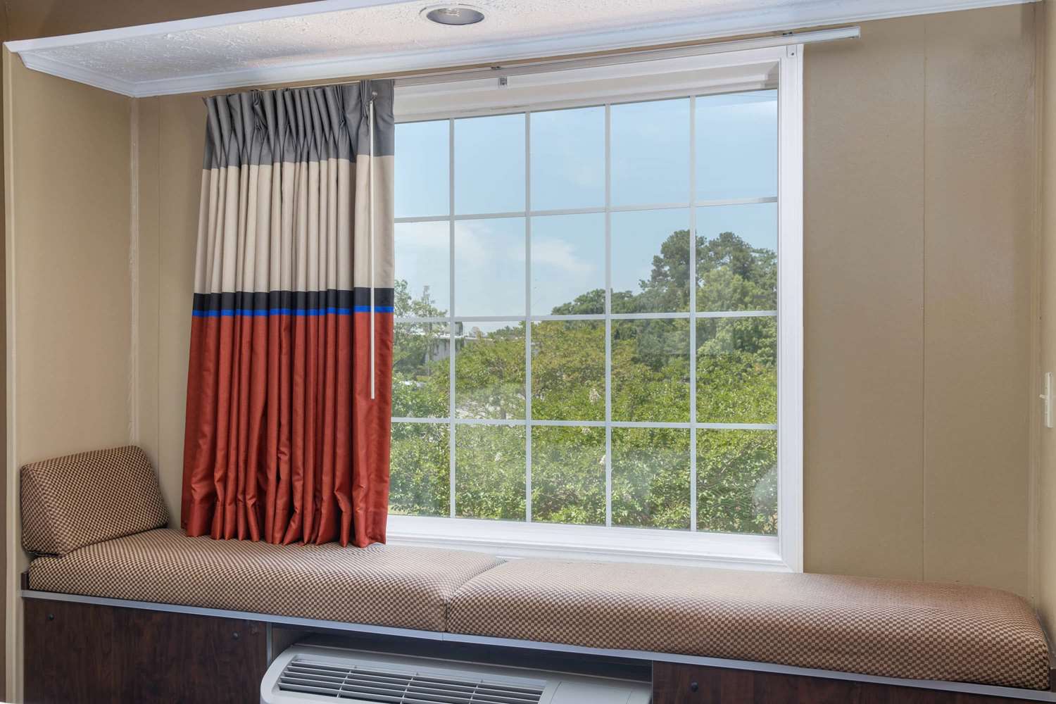 Microtel Inn & Suites by Wyndham Columbia/Fort Jackson N 23/37