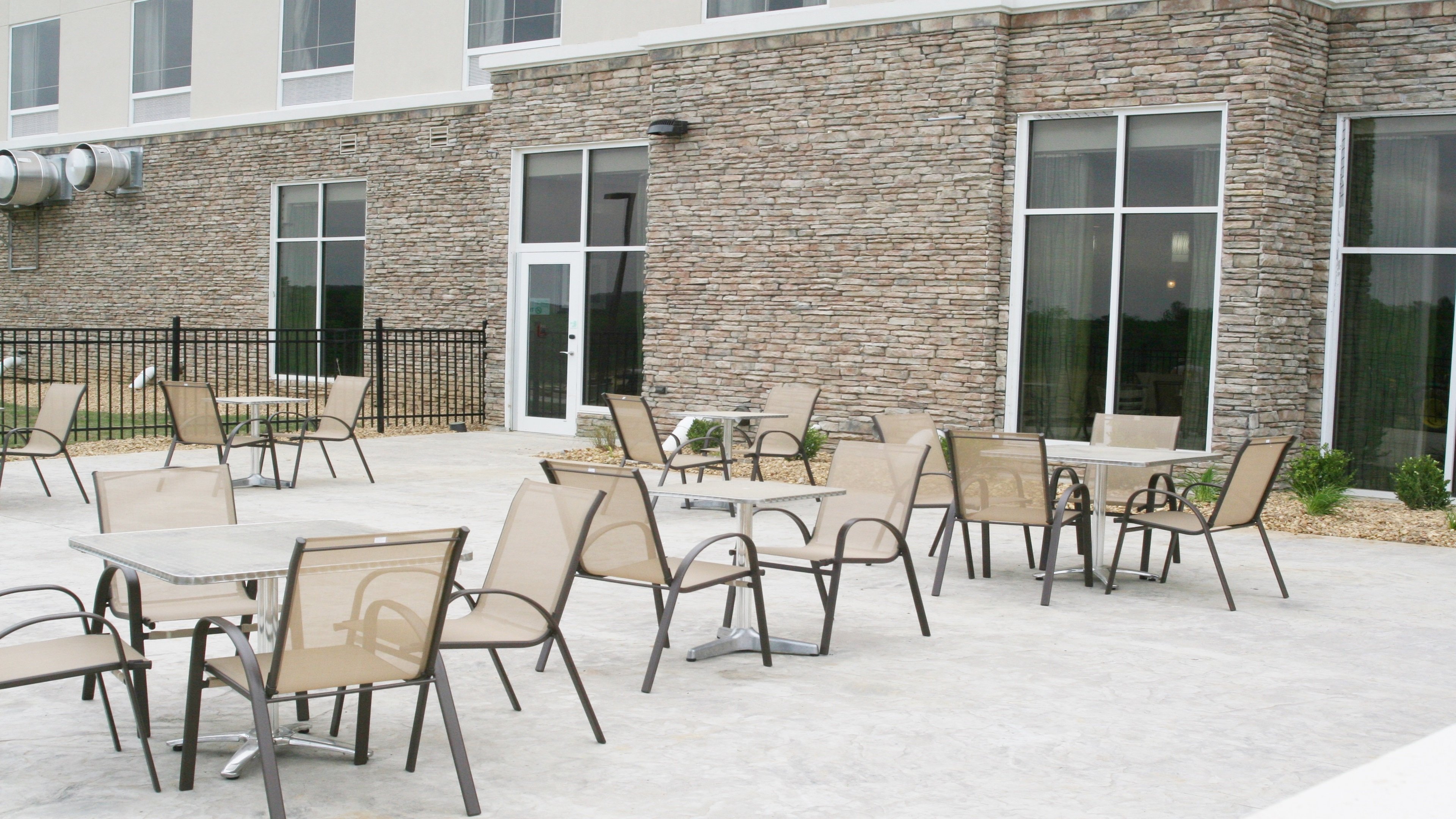 HOLIDAY INN GUIN 43/65