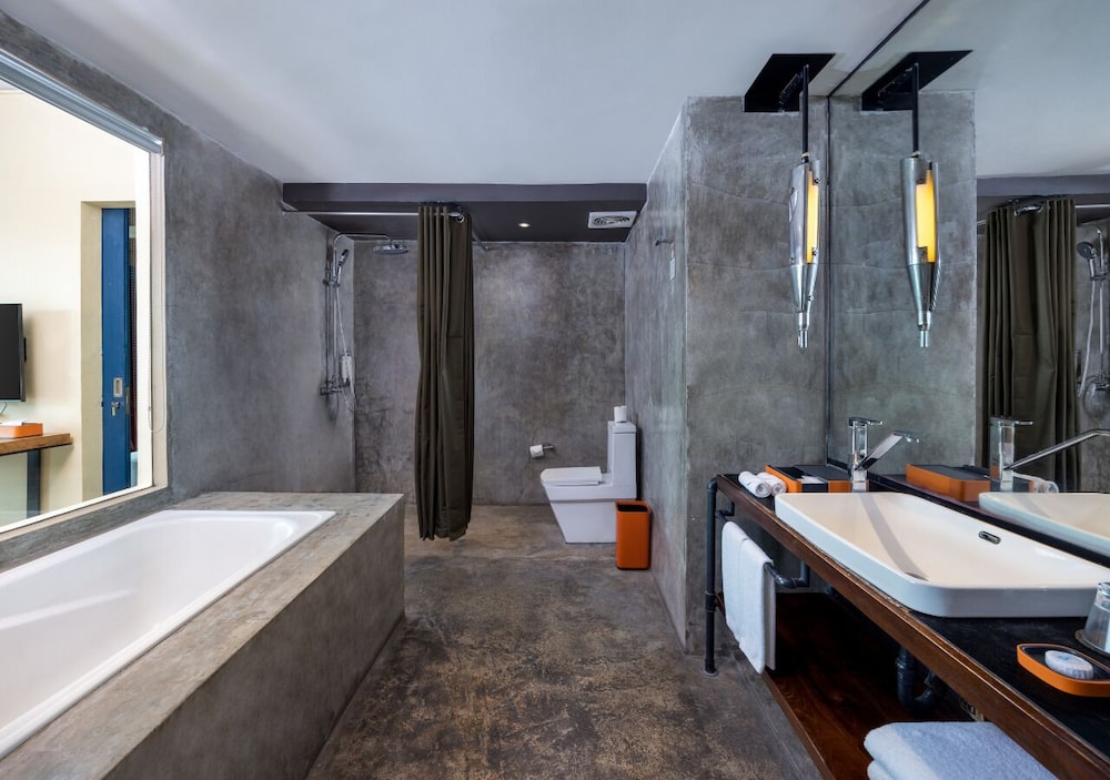 Dash, 2 Bedrooms, King and Twin Beds, Viva Dash Hotel Seminyak 5/5