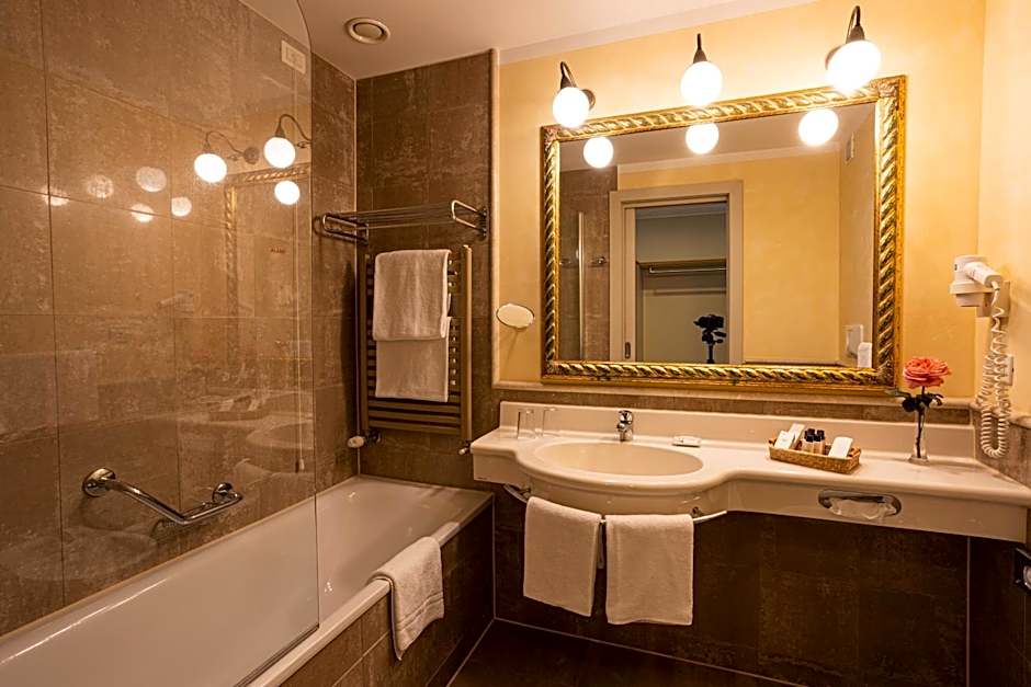 جناح جونيور بسريرين، COSMO HOTEL PALACE 5/5