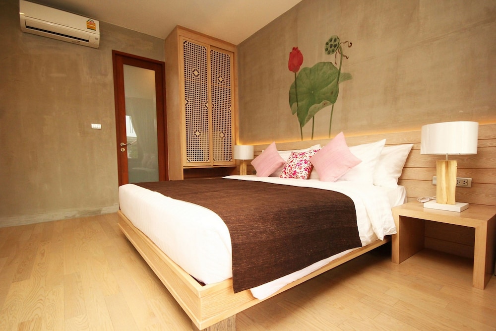 PREMIER, SUITE, DOUBLE BED, GARDEN VIEW, BALCONY