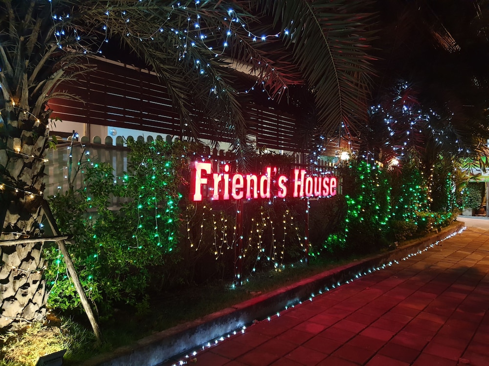 Friend's House Resort 4/45