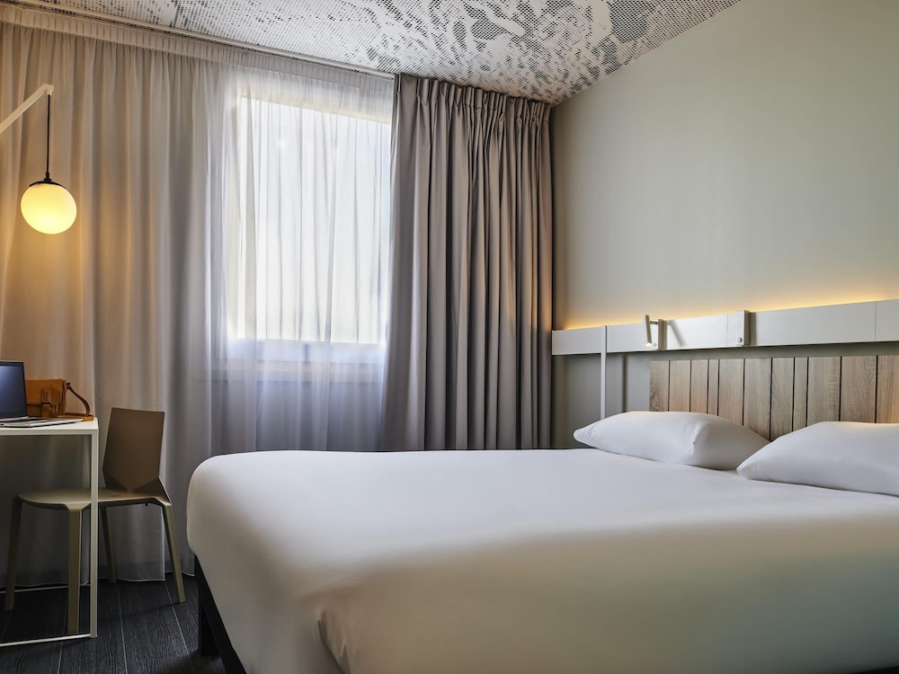 ibis Montlhery Paris Sud 18/68