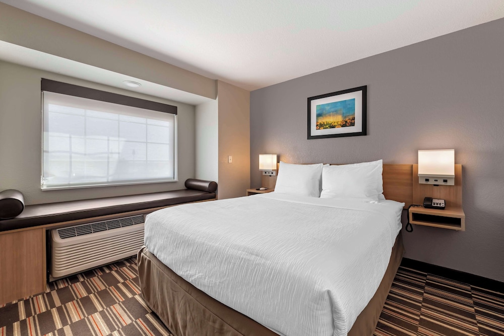 Standard, Queen Bed