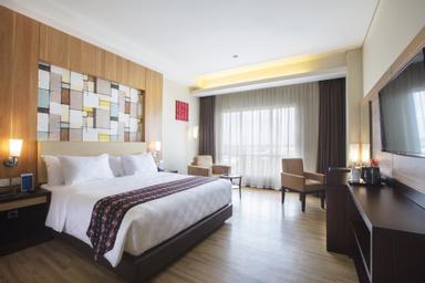 Deluxe, King Bed, Smoking