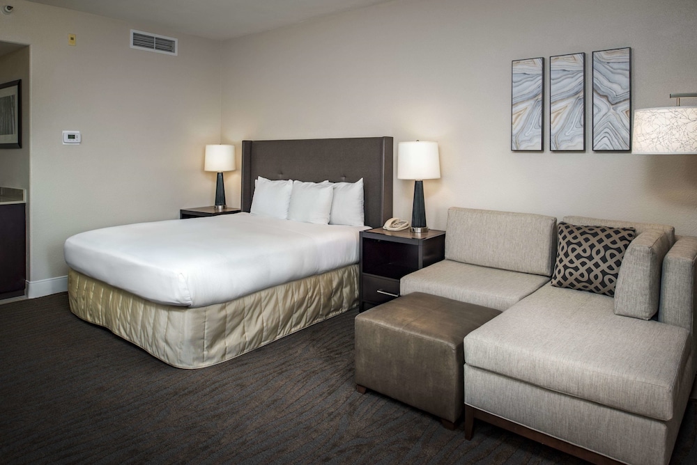 Hilton Santa Cruz/Scotts Valley 11/75