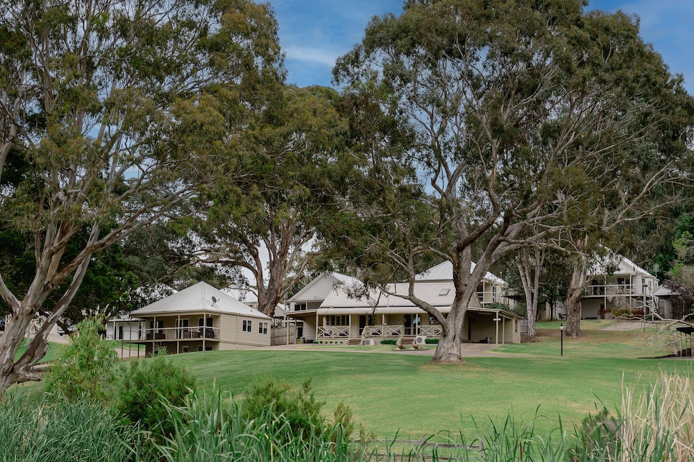 MCMILLANS OF METUNG RESORT 45/50