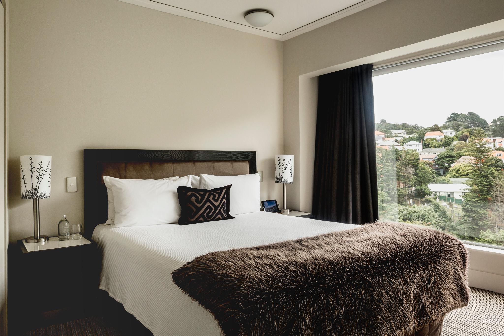 1 BEDROOM, SUITE