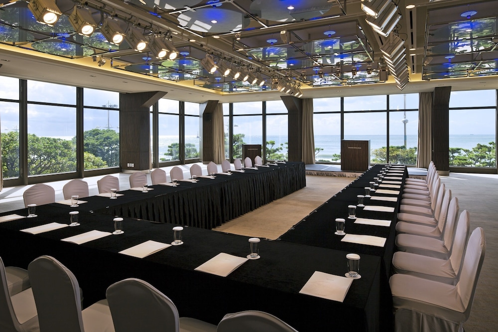 Paradise Hotel Busan 57/75